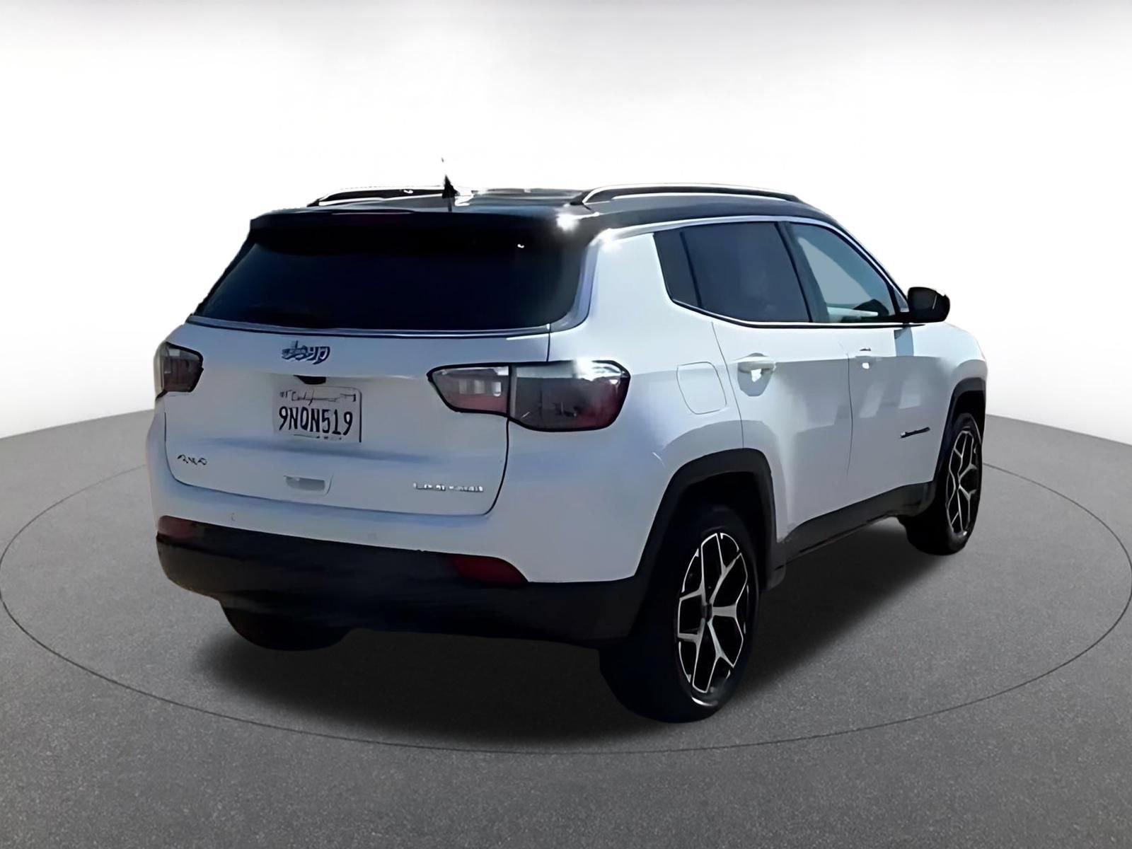 Used 2025 Jeep Compass Limited AWD/4WD image 12