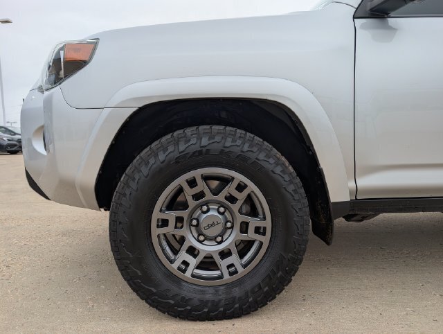 Used 2020 Toyota 4Runner Venture w/ Moonroof Package AWD/4WD image 11