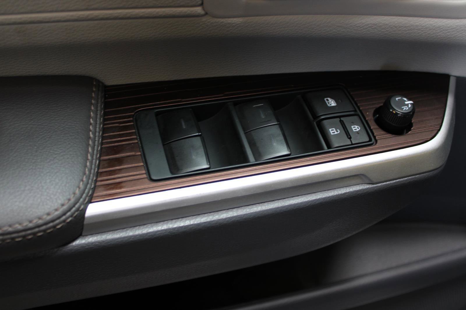 Used 2024 Toyota Sienna XLE AWD/4WD image 45