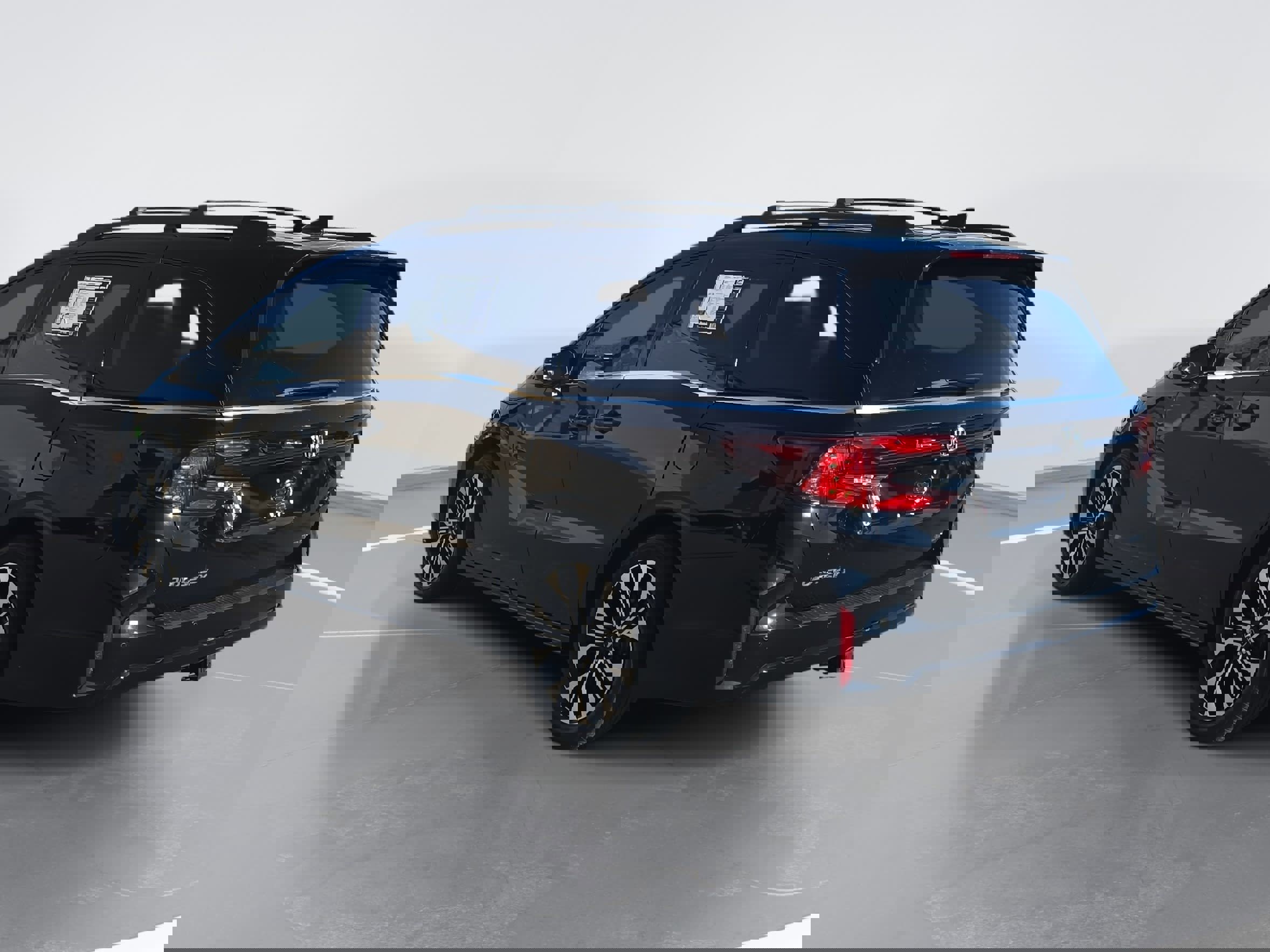 Used 2025 Honda Odyssey Elite image 5