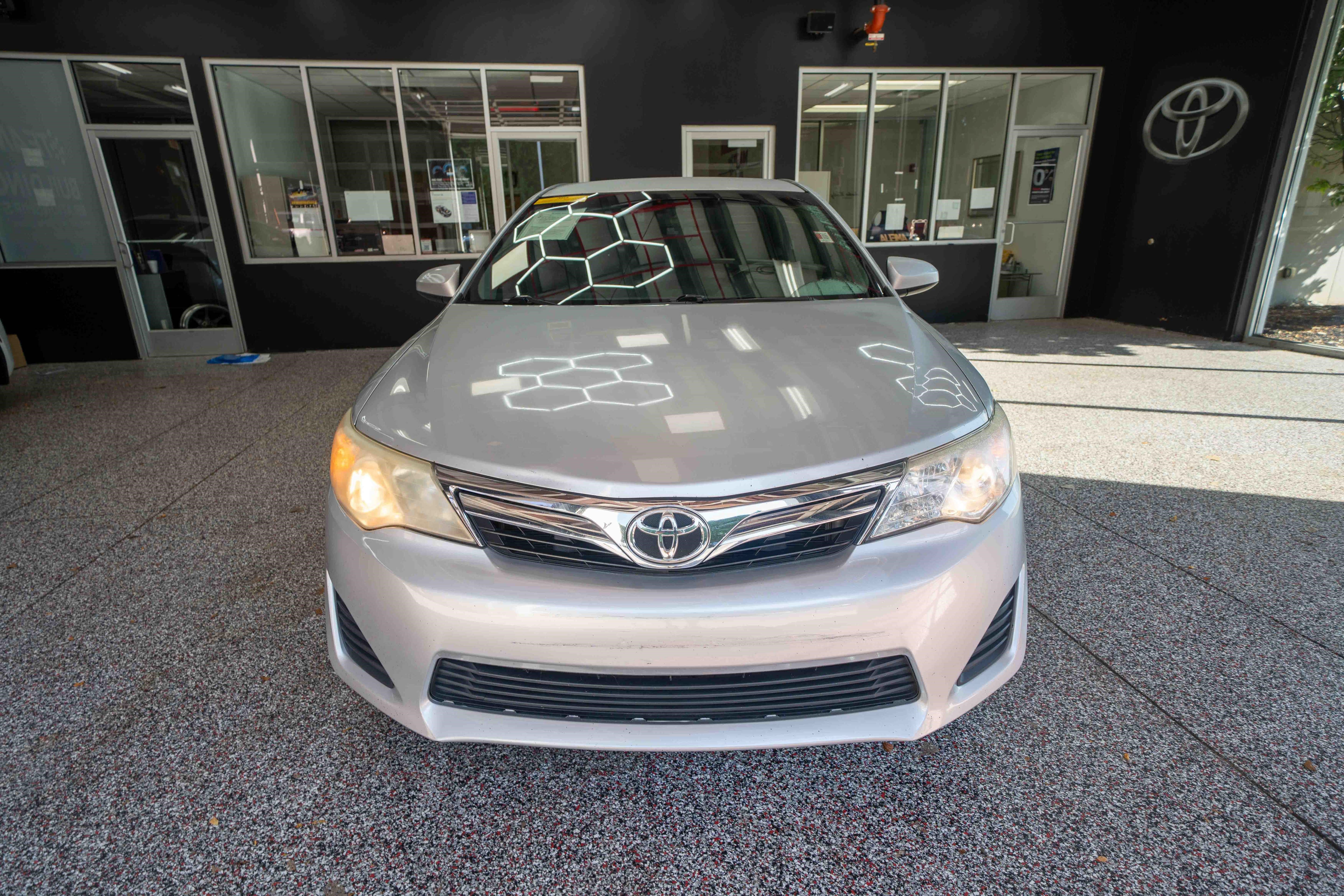 Used 2012 Toyota Camry LE FWD image 6