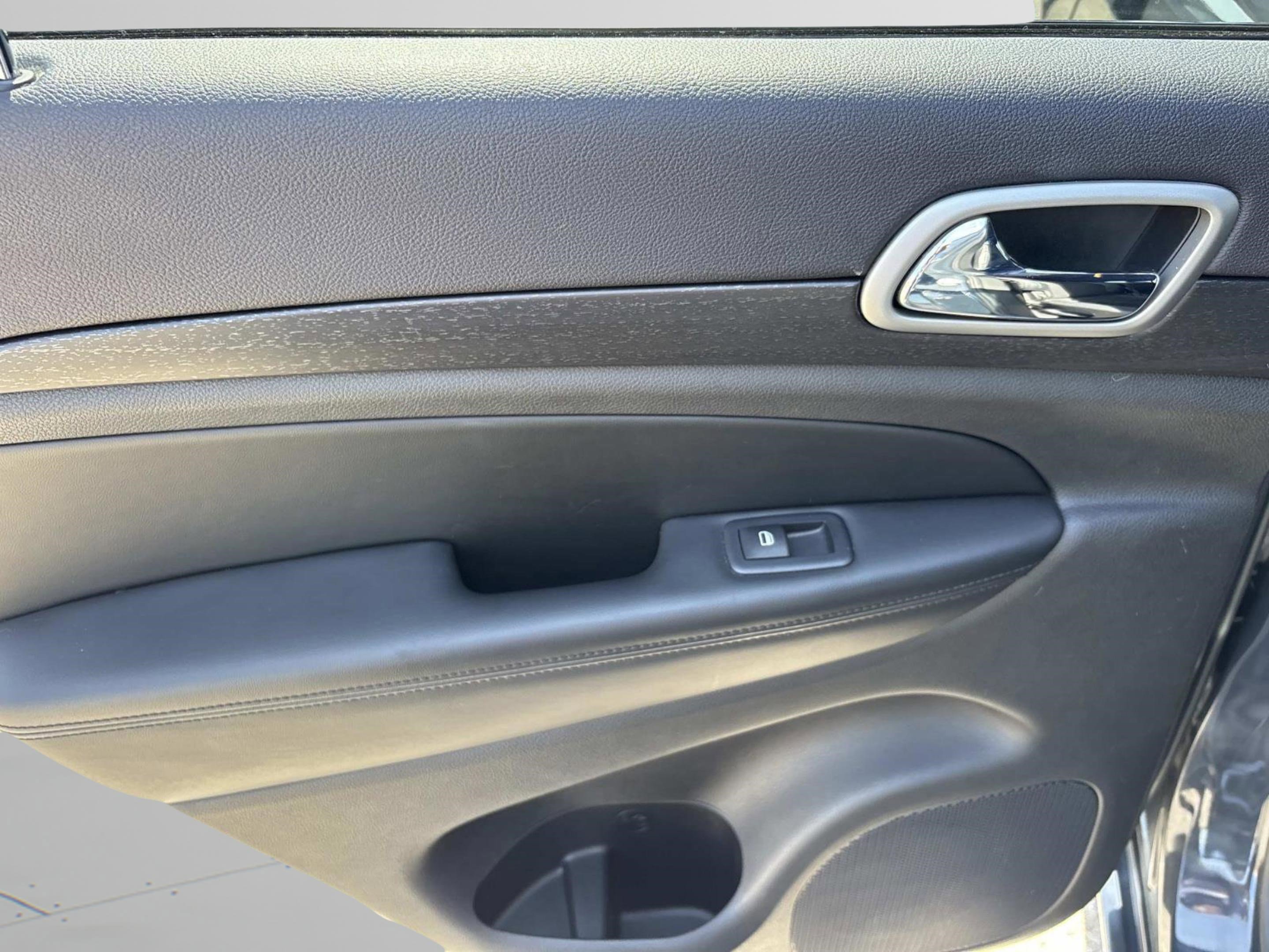Used 2018 Jeep Grand Cherokee Altitude image 18