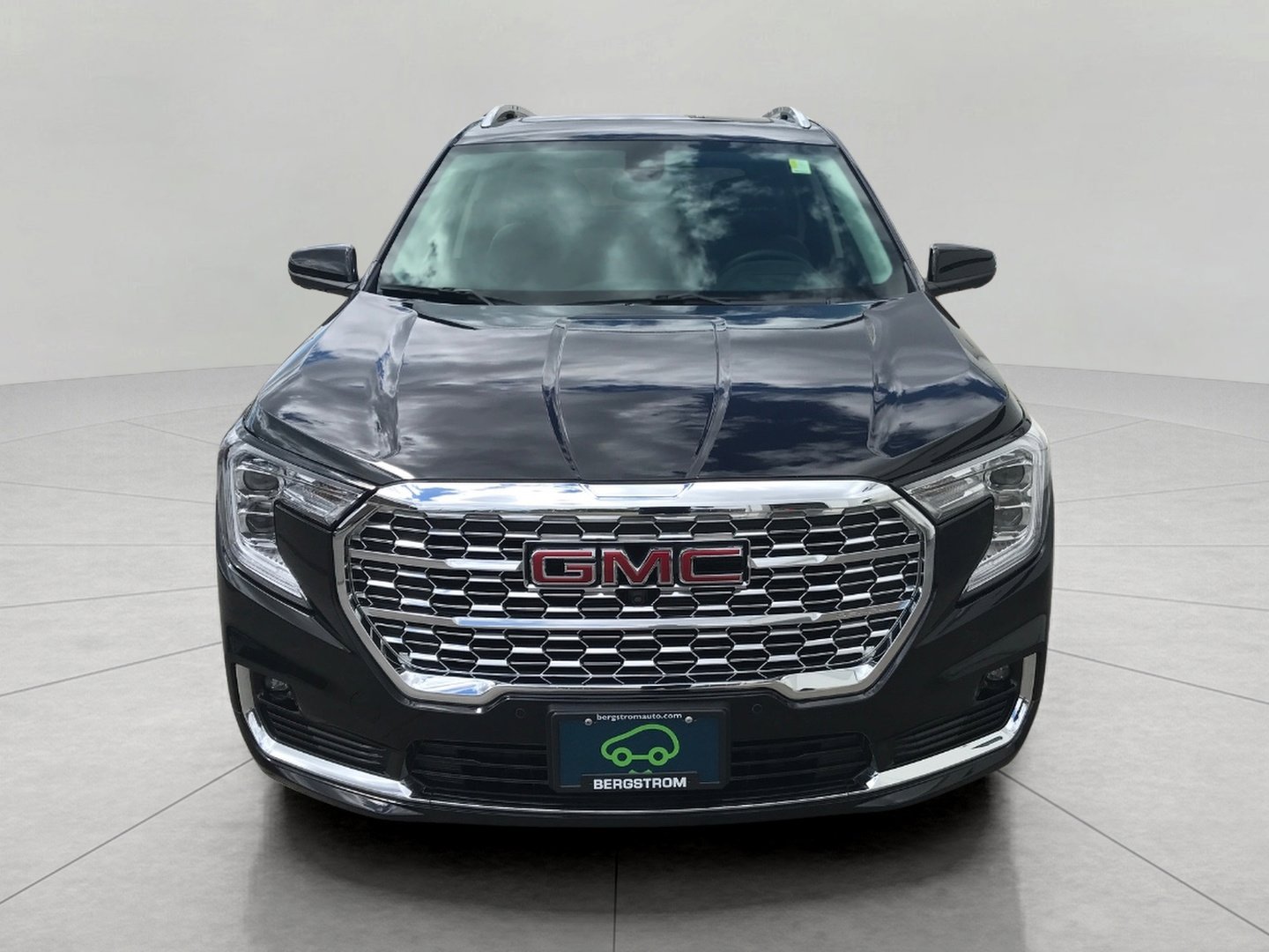 Certified 2023 GMC Terrain Denali w/ Denali Premium Package AWD/4WD image 2