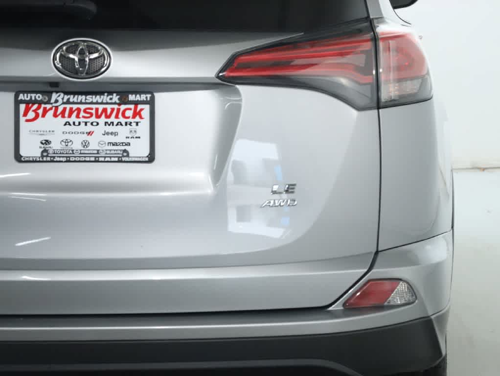 Used 2018 Toyota RAV4 LE w/ All Weather Liner Package AWD/4WD image 43