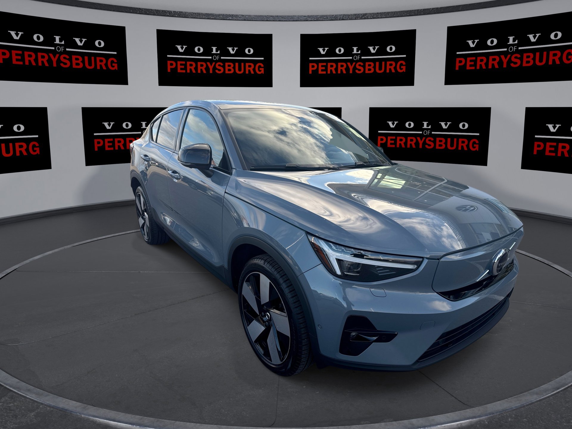 Used 2023 Volvo C40 P8 Recharge Ultimate image 2