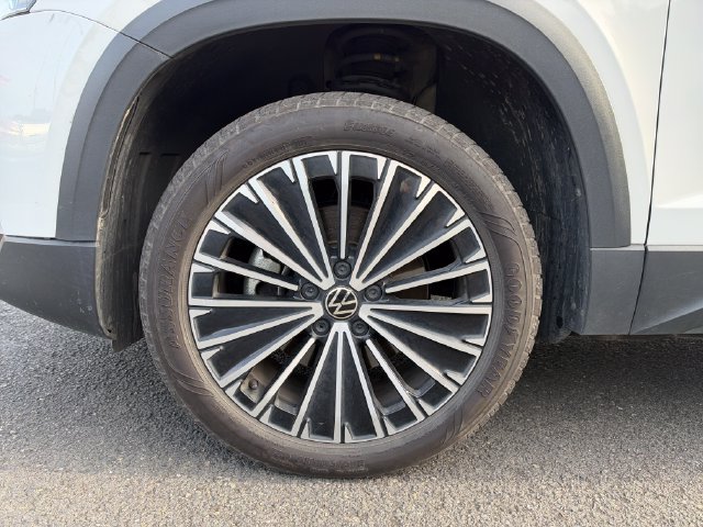 Used 2025 Volkswagen Taos SE FWD image 27