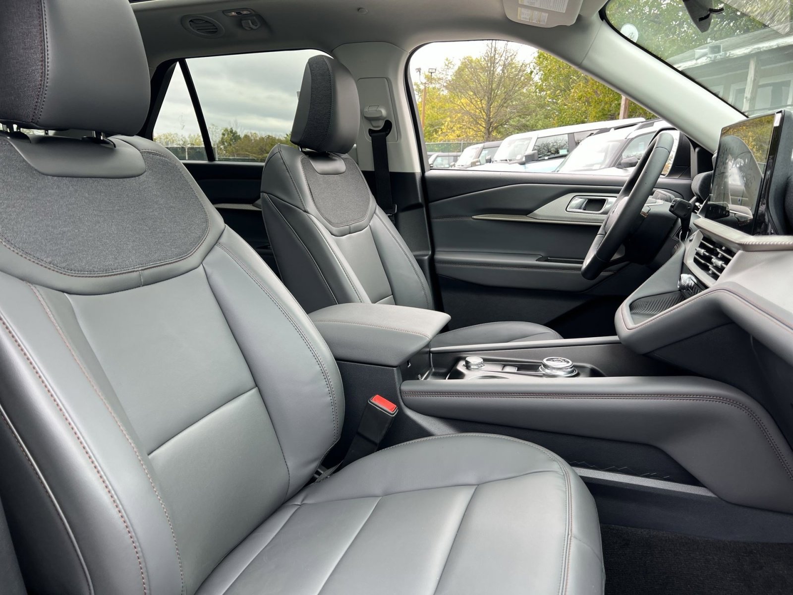 New 2026 Ford Explorer Active w/ Active Comfort Package image 28