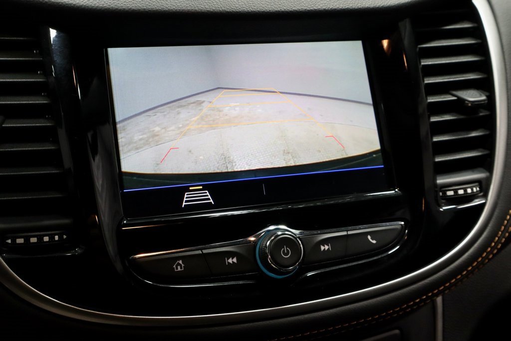 Used 2022 Chevrolet Trax LT w/ Premium Seat Package image 2