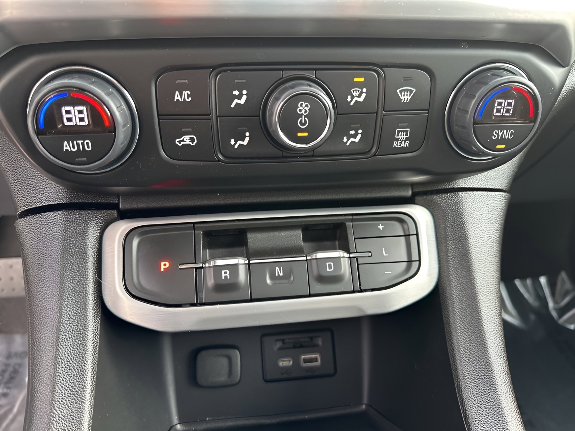 Used 2023 GMC Acadia SLT w/ Technology Package image 23