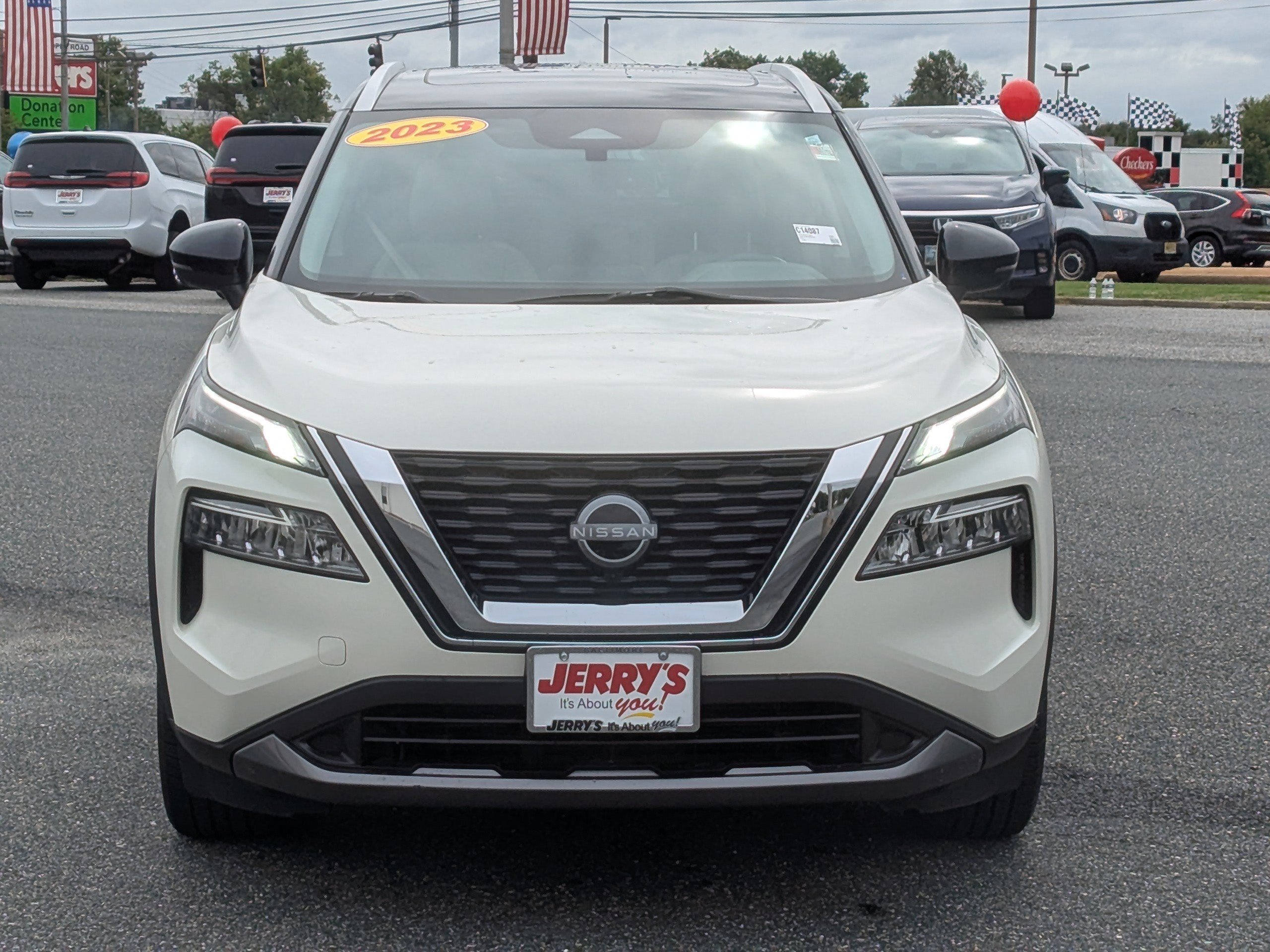 Used 2023 Nissan Rogue SL AWD/4WD image 2