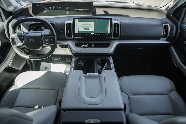 Used 2025 Ford Expedition Active image 30