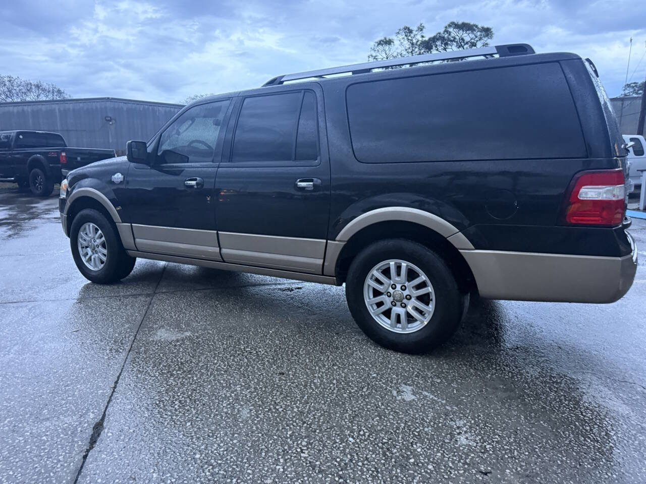 Used 2014 Ford Expedition EL King Ranch RWD image 2