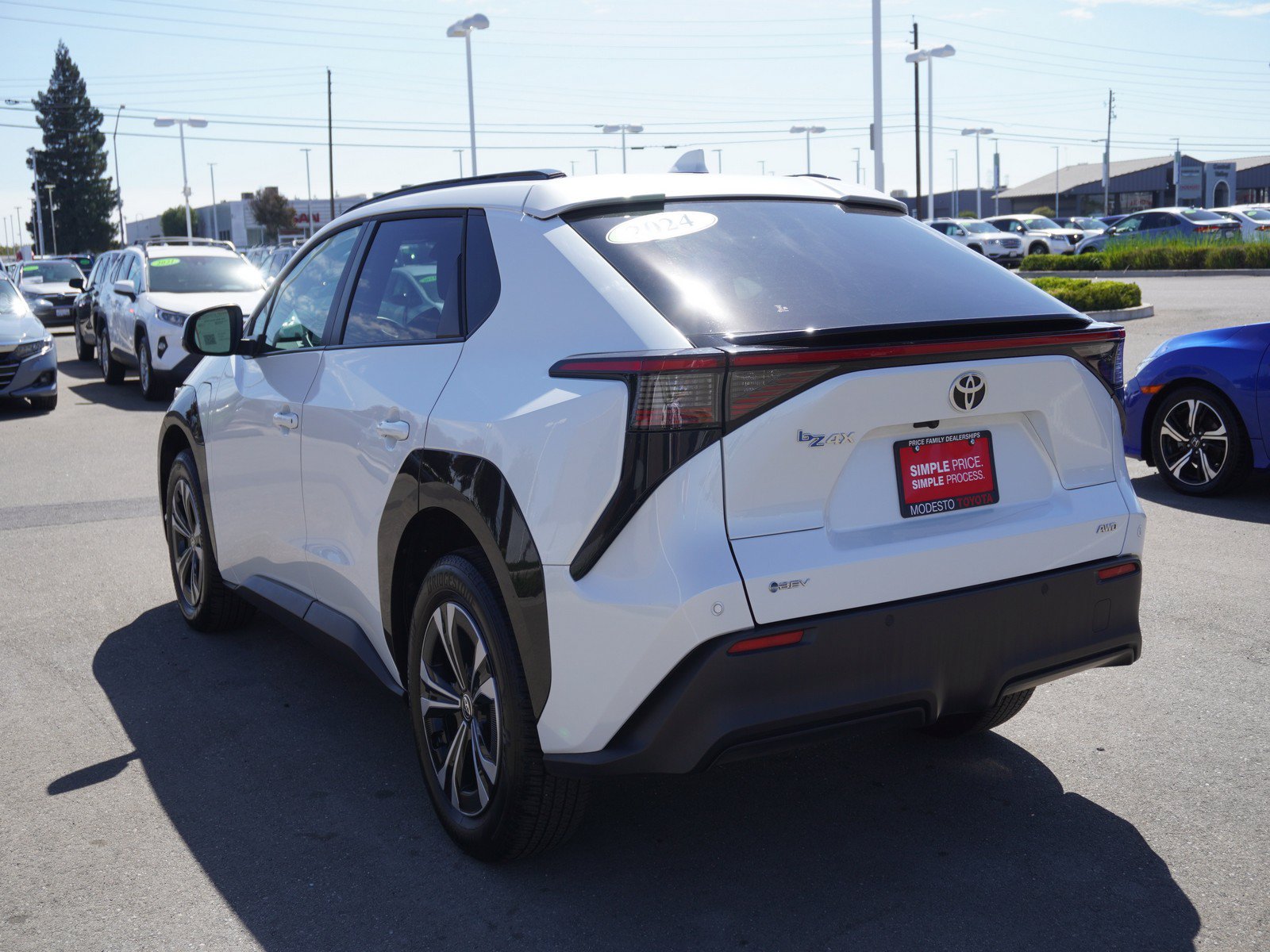 Used 2024 Toyota bZ4X AWD w/ Weather Package image 8