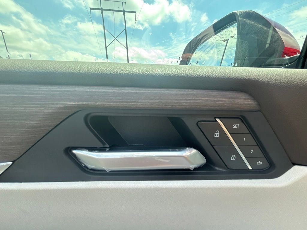 New 2026 GMC Acadia Denali w/ Super Cruise Package FWD image 19