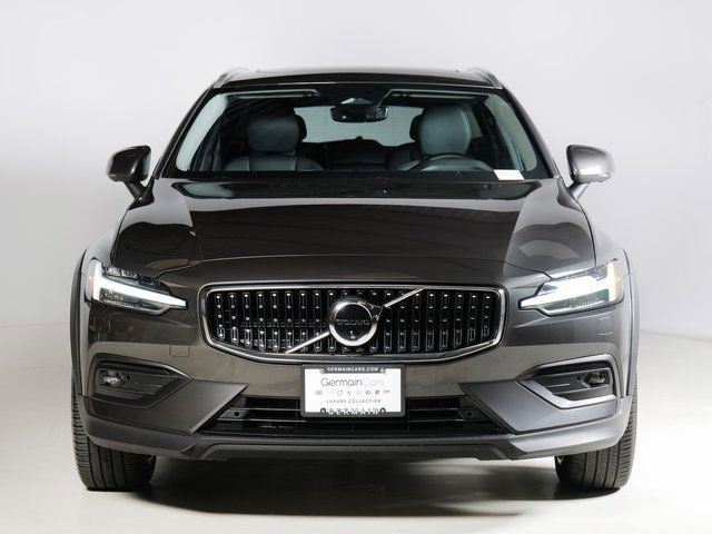 Used 2025 Volvo V60 B5 Cross Country Plus image 8