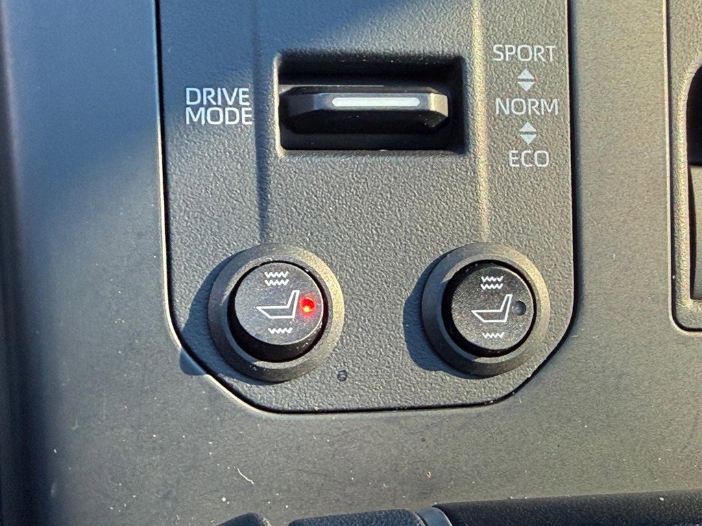 Used 2023 Toyota Highlander LE image 23