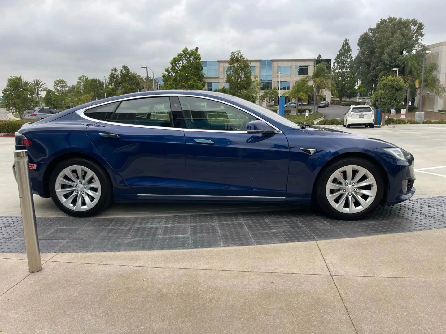 Used 2017 Tesla Model S 75 image 5