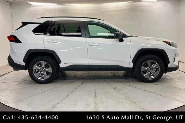 Used 2022 Toyota RAV4 LE AWD/4WD image 6
