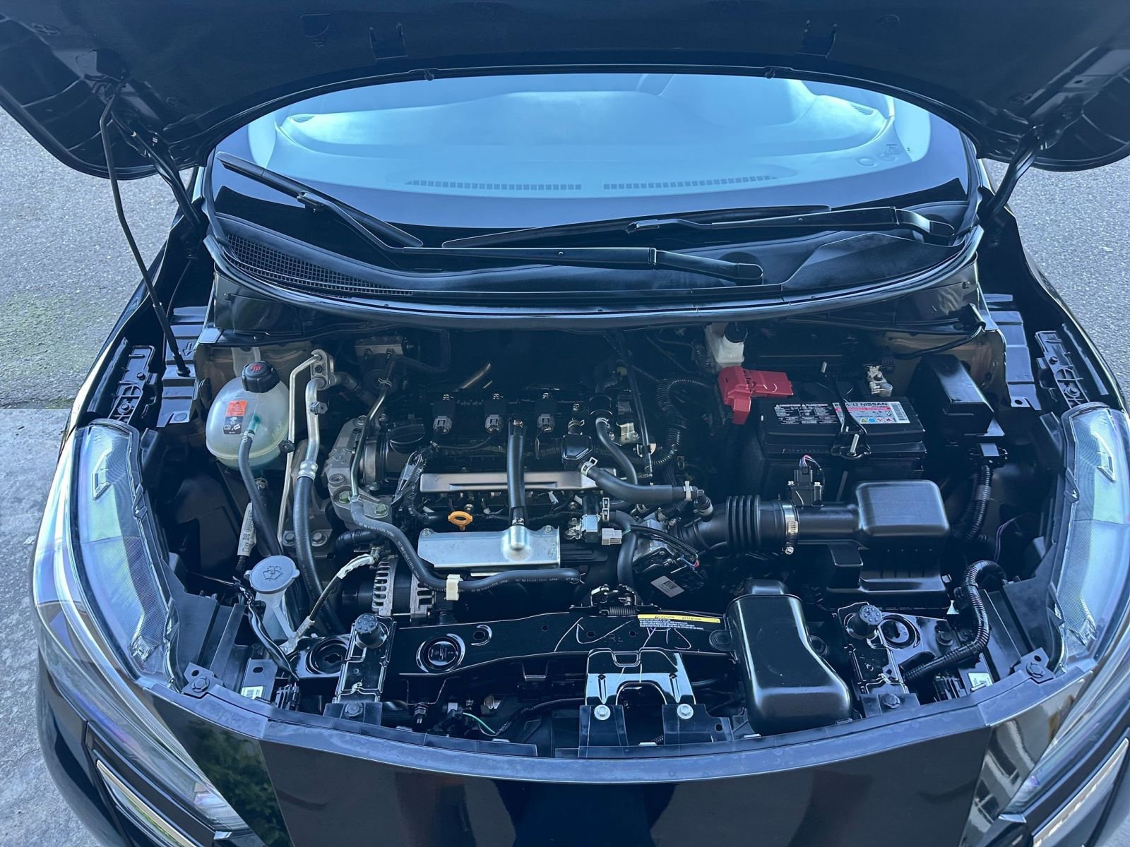 Used 2025 Nissan Versa SV image 32