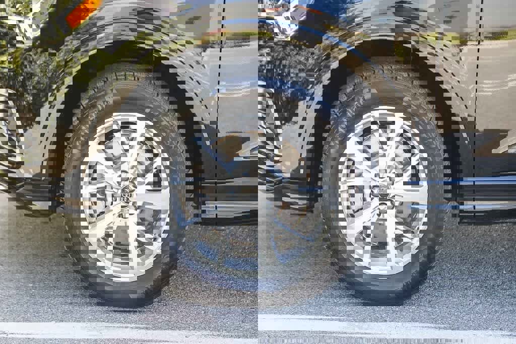 Used 2024 Audi Q3 2.0T Premium w/ Convenience Package image 9