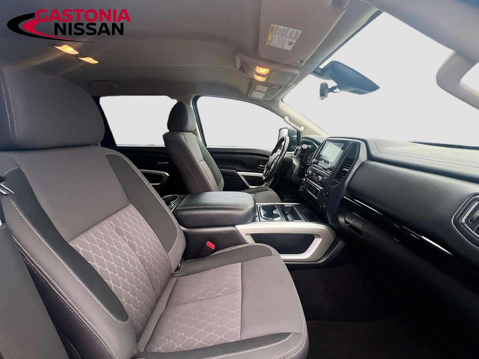 Used 2024 Nissan Titan SV w/ SV Convenience Package image 36