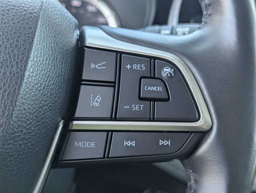 Used 2023 Toyota Highlander LE FWD image 18