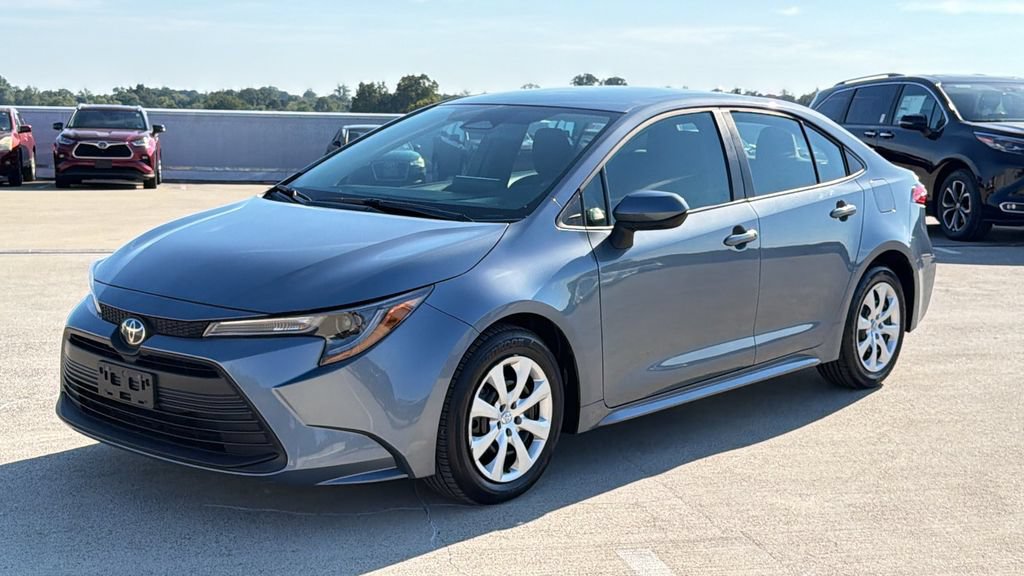 Used 2026 Toyota Corolla LE FWD image 2
