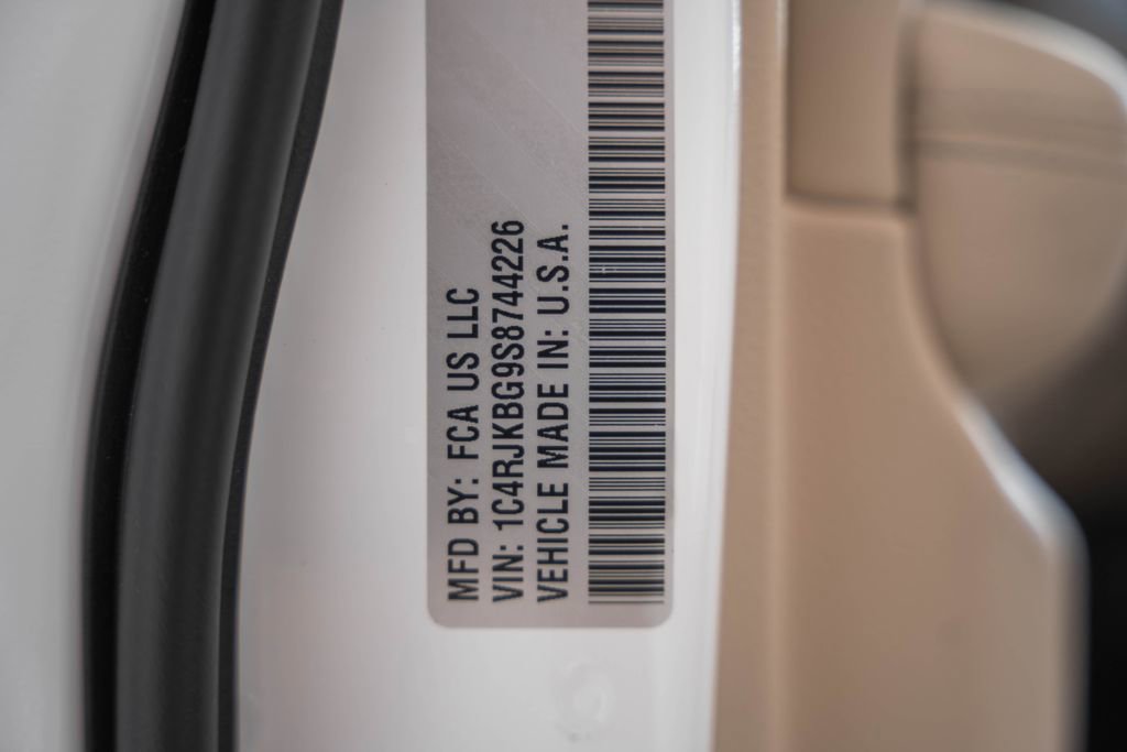 New 2025 Jeep Grand Cherokee L Limited w/ Luxury Tech Group II image 39