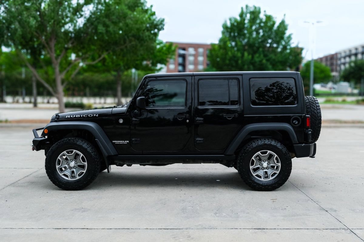 Used 2014 Jeep Wrangler Unlimited Rubicon w/ Connectivity Group AWD/4WD image 11