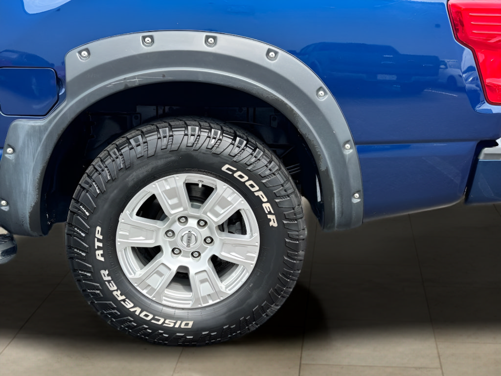 Used 2017 Nissan Titan SV AWD/4WD image 36