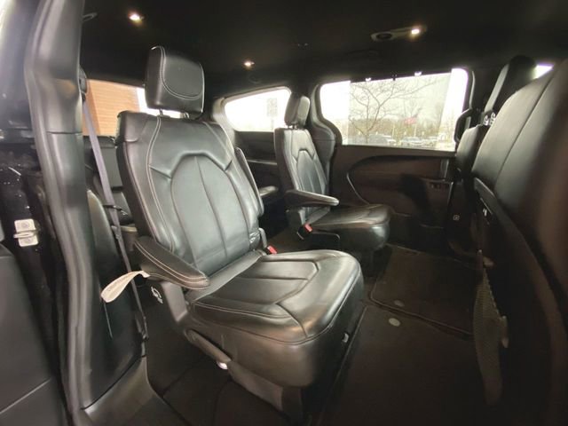 Used 2025 Chrysler Pacifica Select FWD image 24