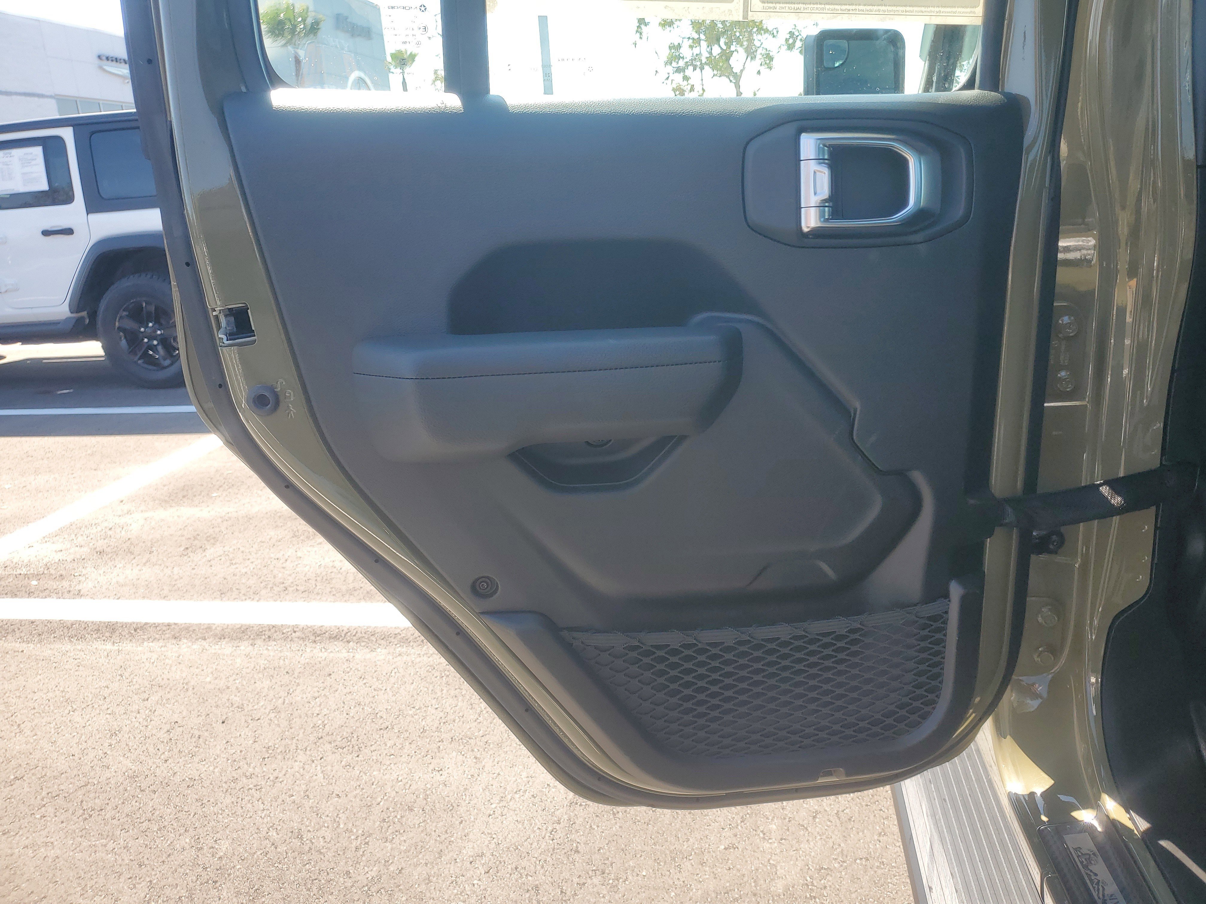 Used 2025 Jeep Gladiator Sport AWD/4WD image 18