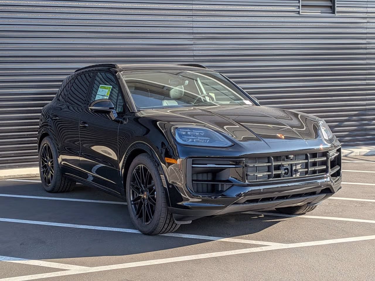 Certified 2025 Porsche Cayenne E-Hybrid AWD/4WD image 9