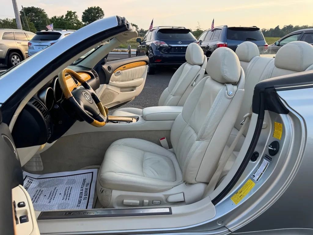 Used 2005 Lexus SC 430 Convertible image 24