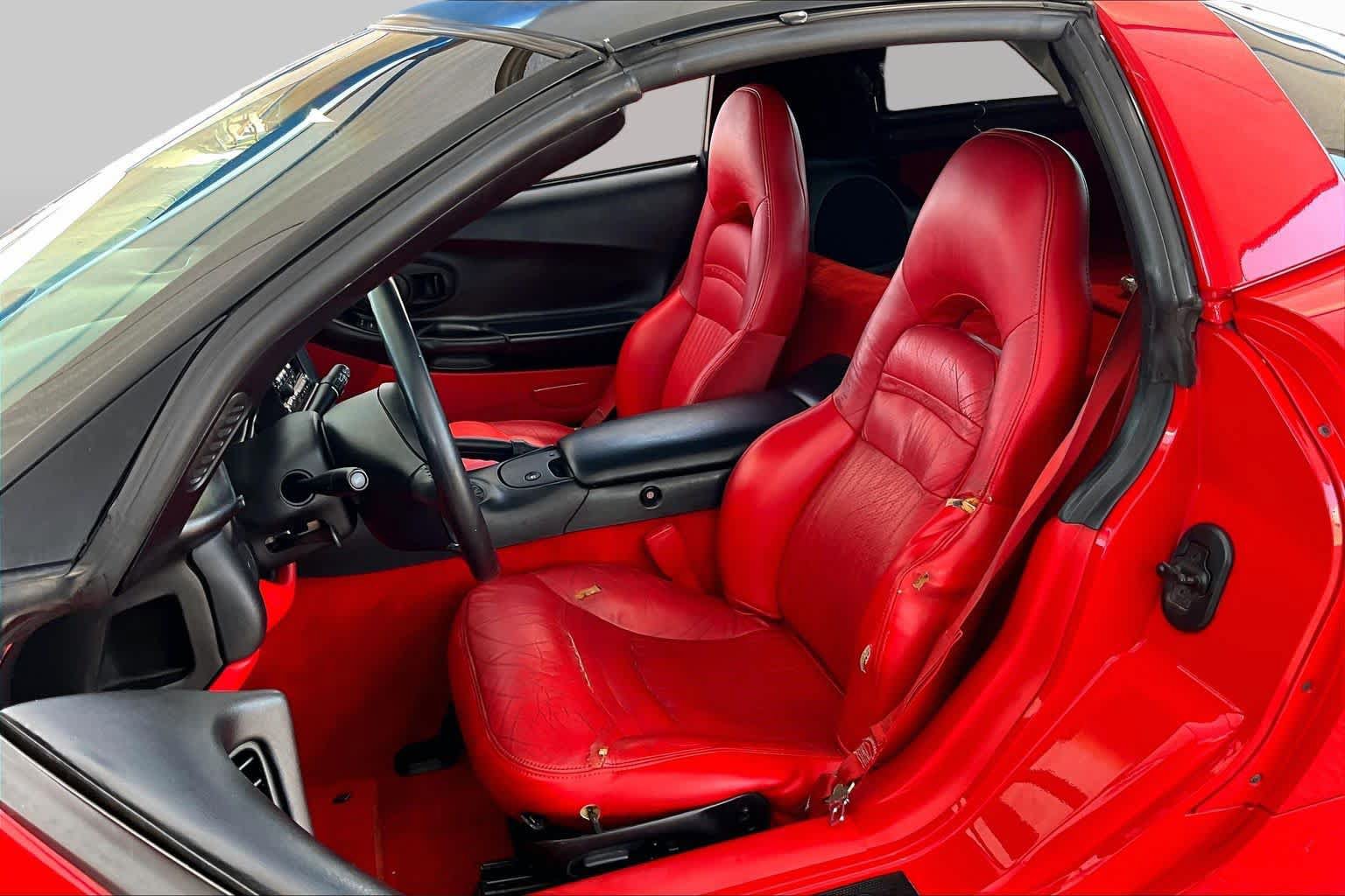 Used 2001 Chevrolet Corvette Coupe w/ Preferred Equipment Group2 RWD image 7