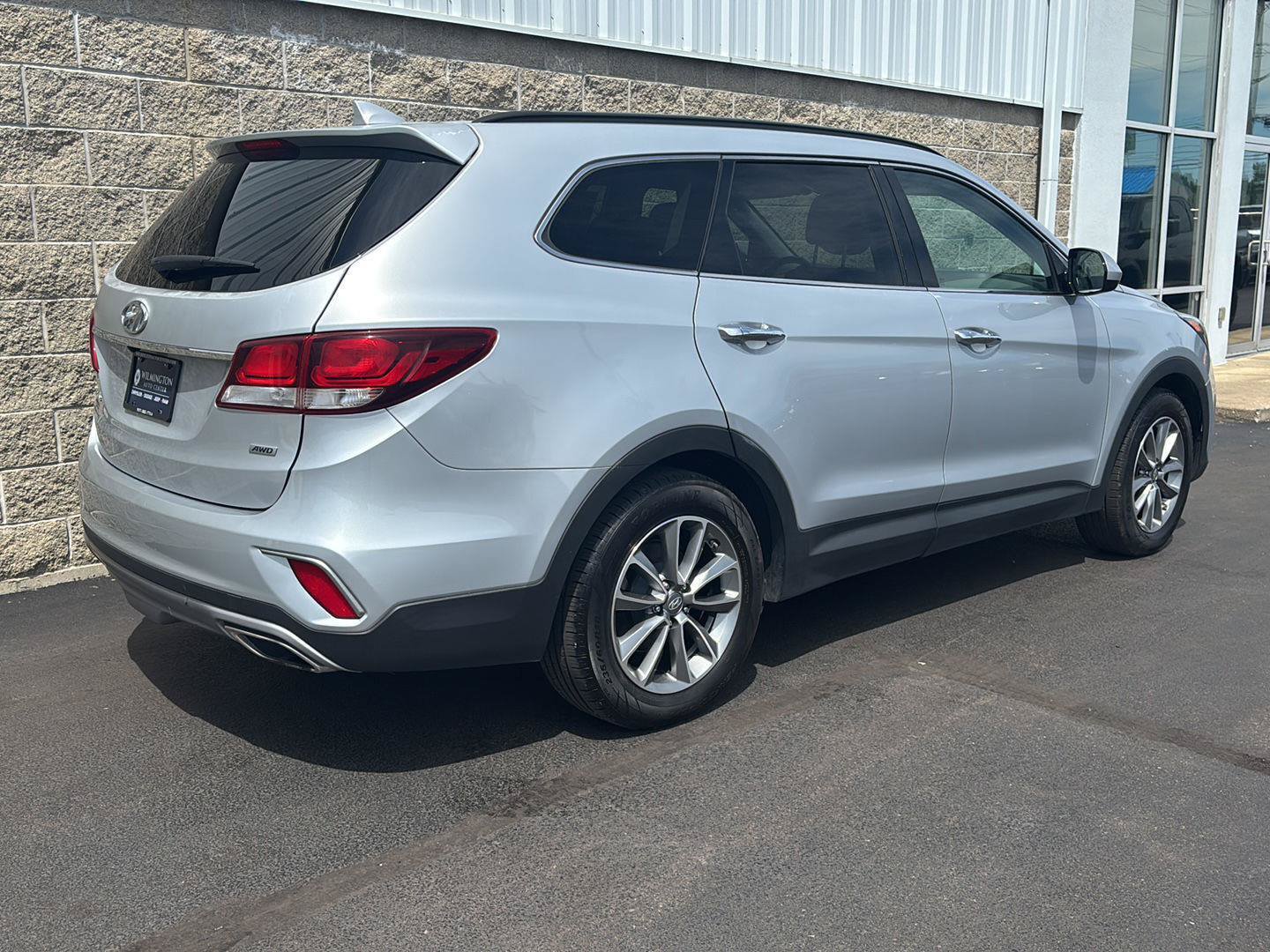 Used 2018 Hyundai Santa Fe SE AWD/4WD image 3