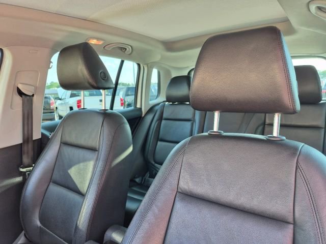 Used 2017 Volkswagen Tiguan Sport image 10