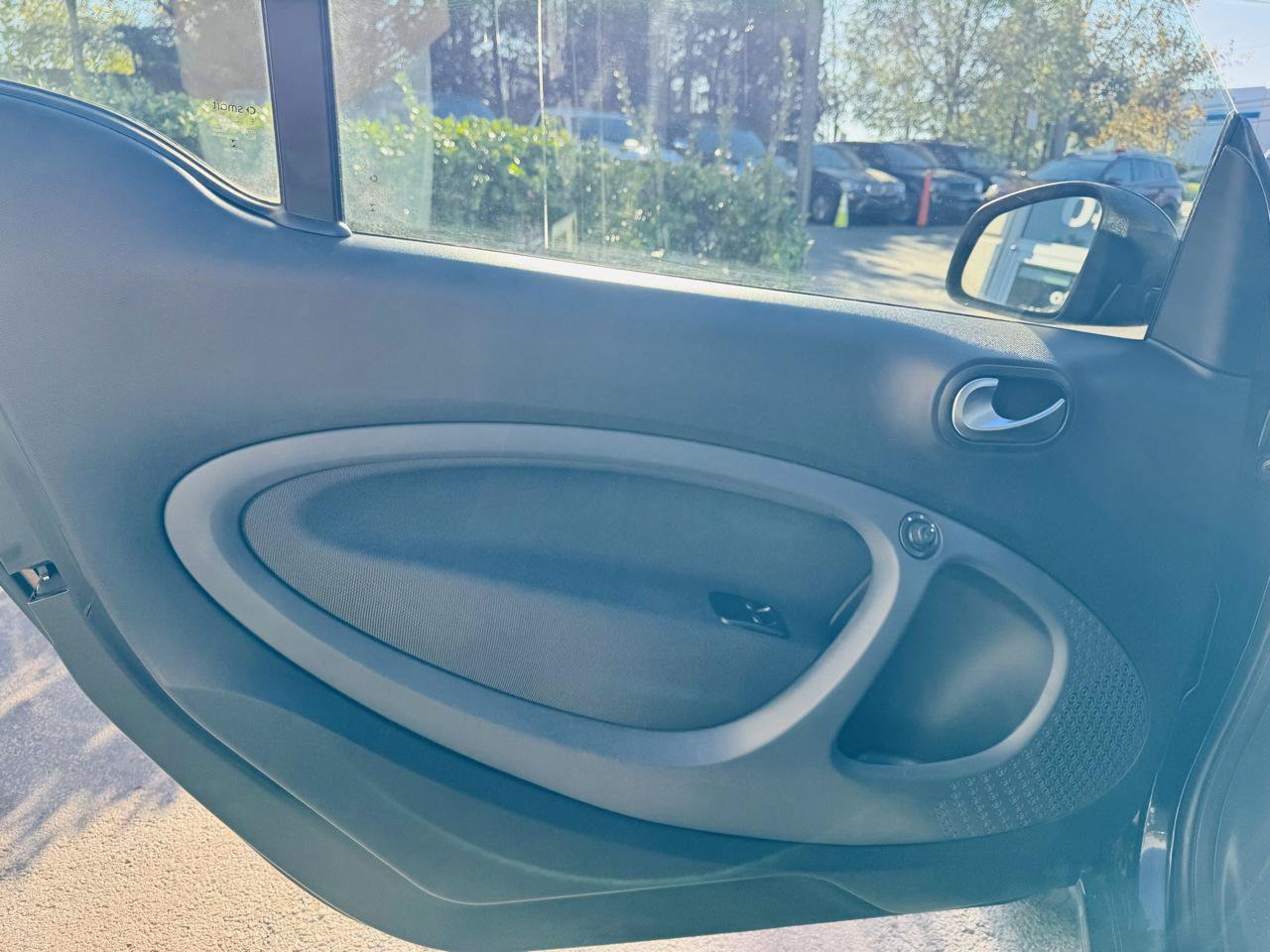 Used 2016 smart fortwo passion RWD image 12