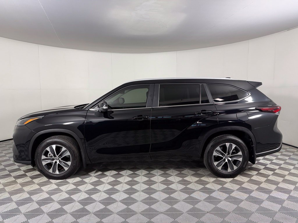 Used 2026 Toyota Highlander XLE AWD/4WD image 10