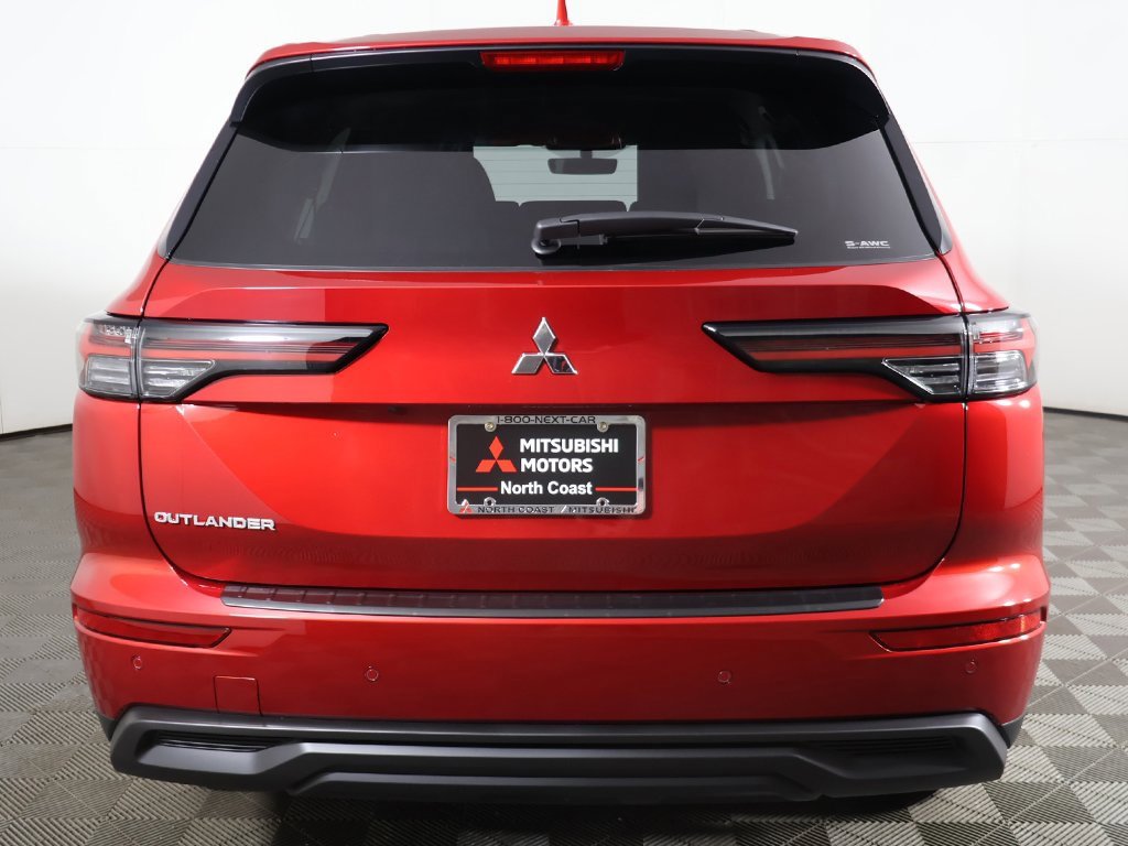 New 2026 Mitsubishi Outlander ES image 13