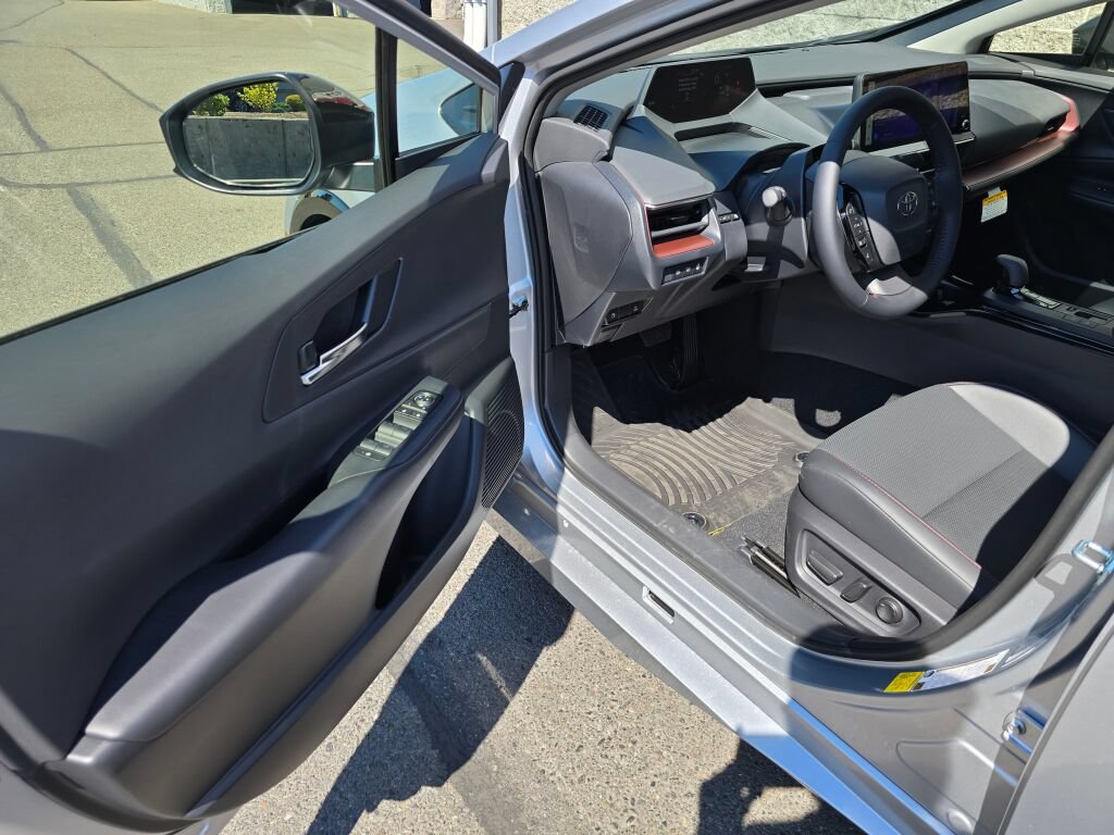 New 2027 Toyota Prius Plug-In Hybrid FWD image 14