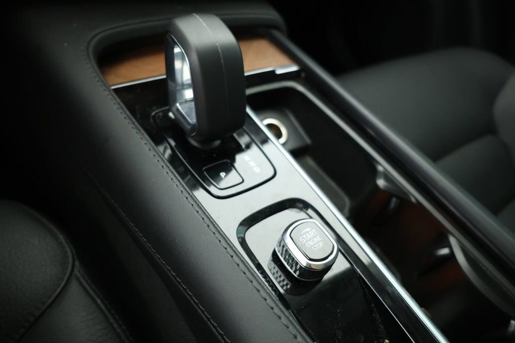 Used 2024 Volvo XC90 T8 Plus w/ Protection Package Premier image 14