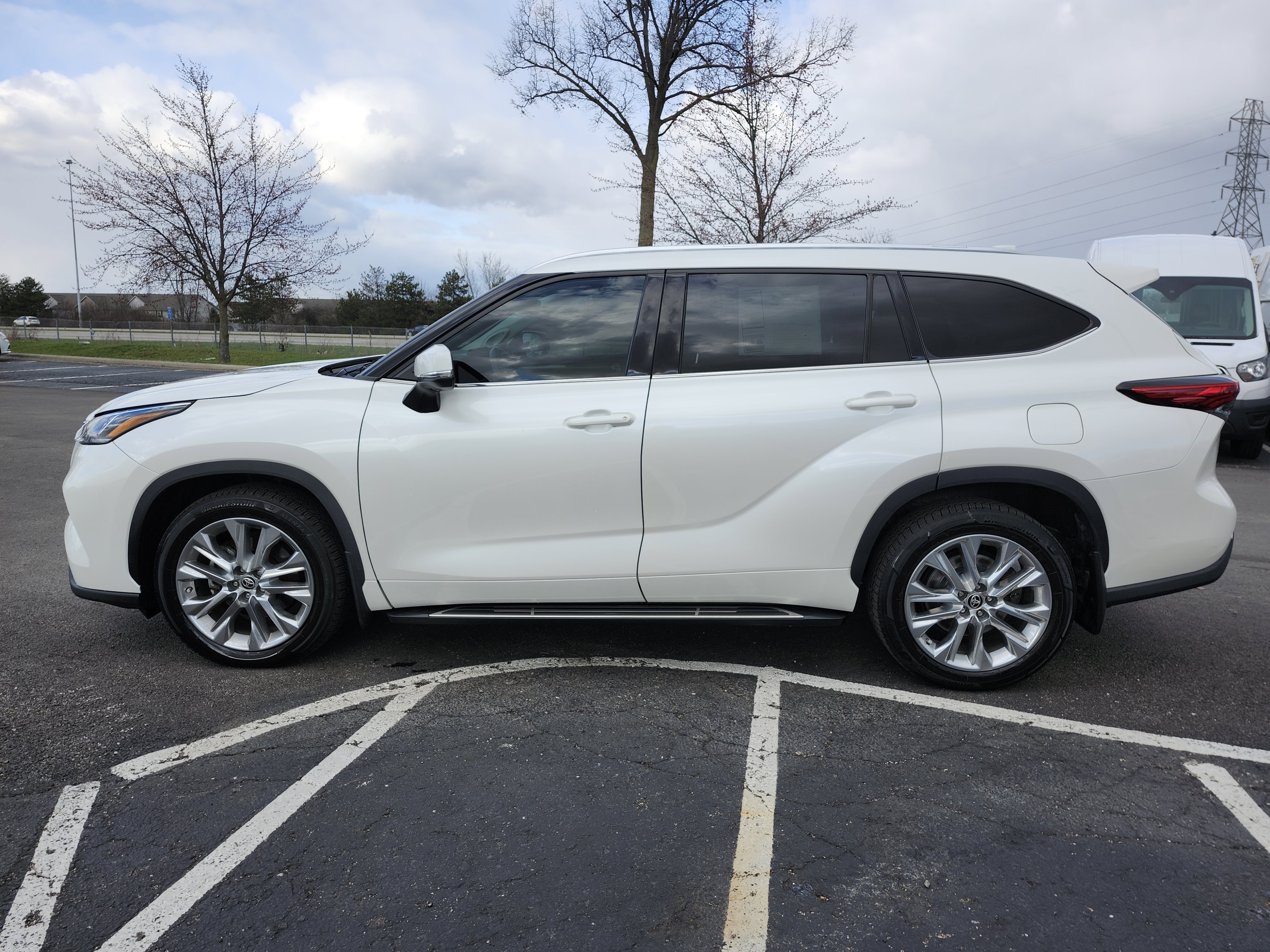 Used 2021 Toyota Highlander Limited image 18