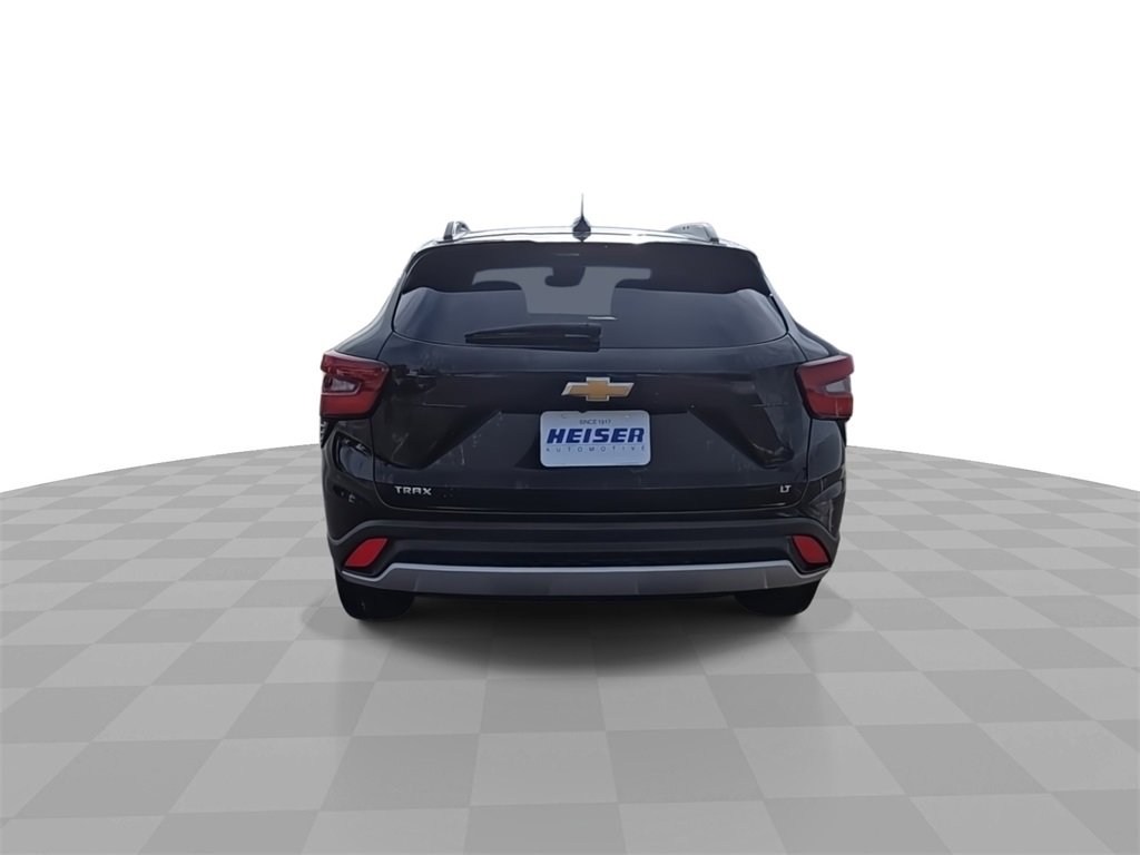 Used 2025 Chevrolet Trax LT w/ Driver Confidence Package image 7