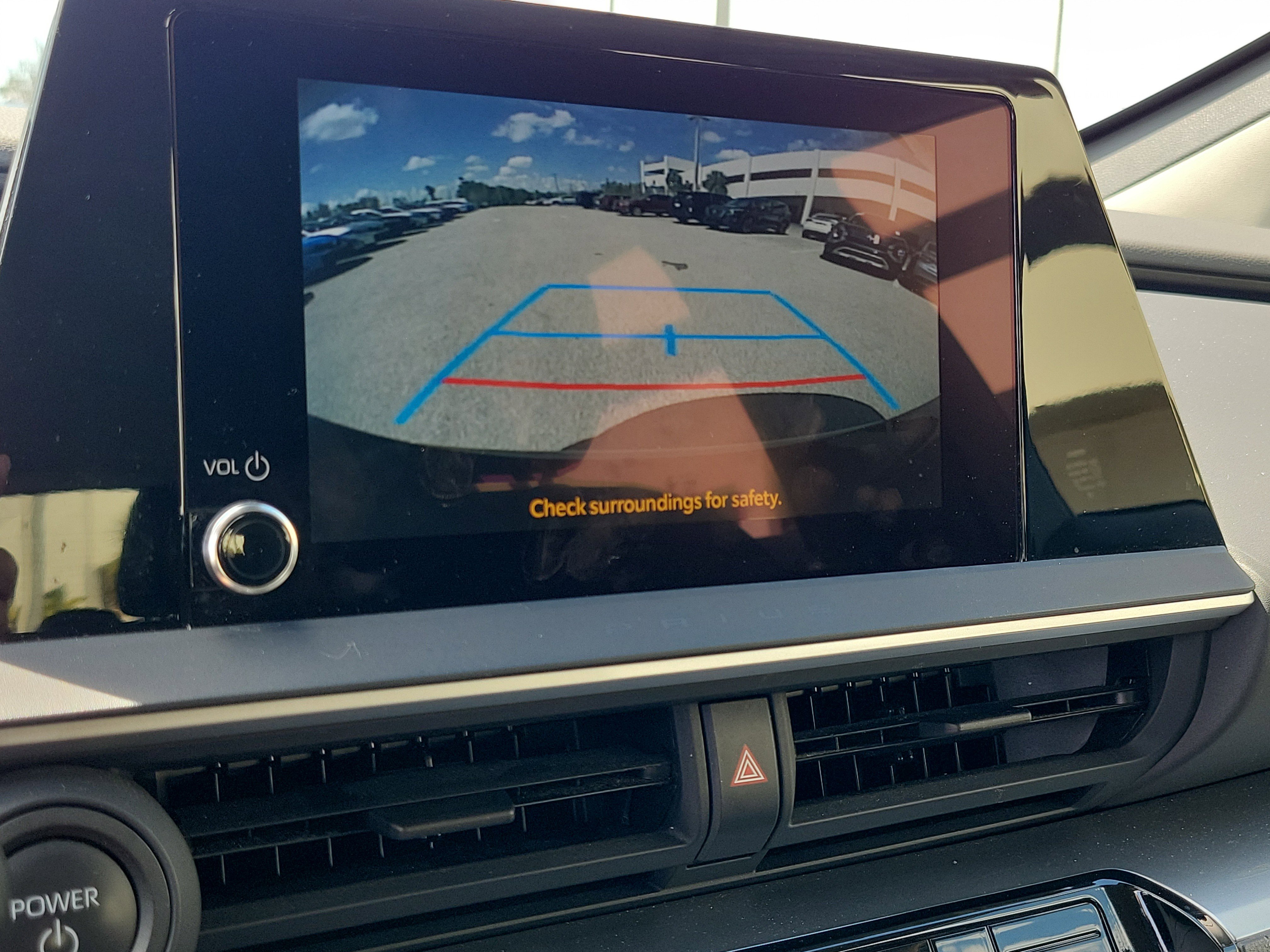 Used 2024 Toyota Prius LE FWD image 29