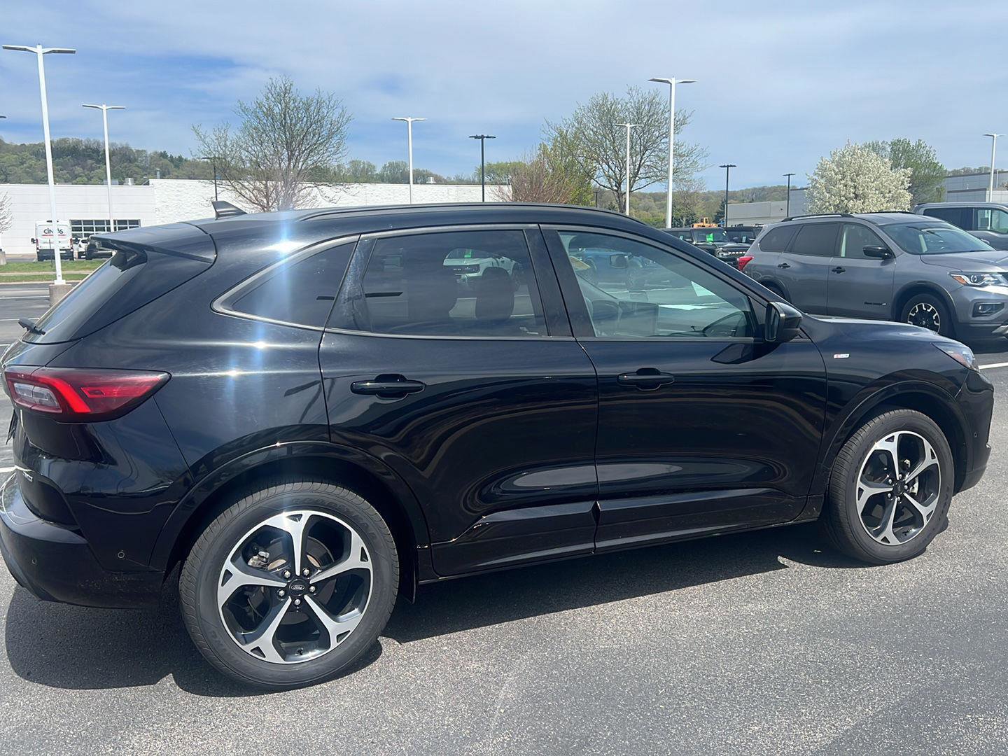 Used 2023 Ford Escape ST-Line Elite w/ Premium Technology Package AWD/4WD image 4