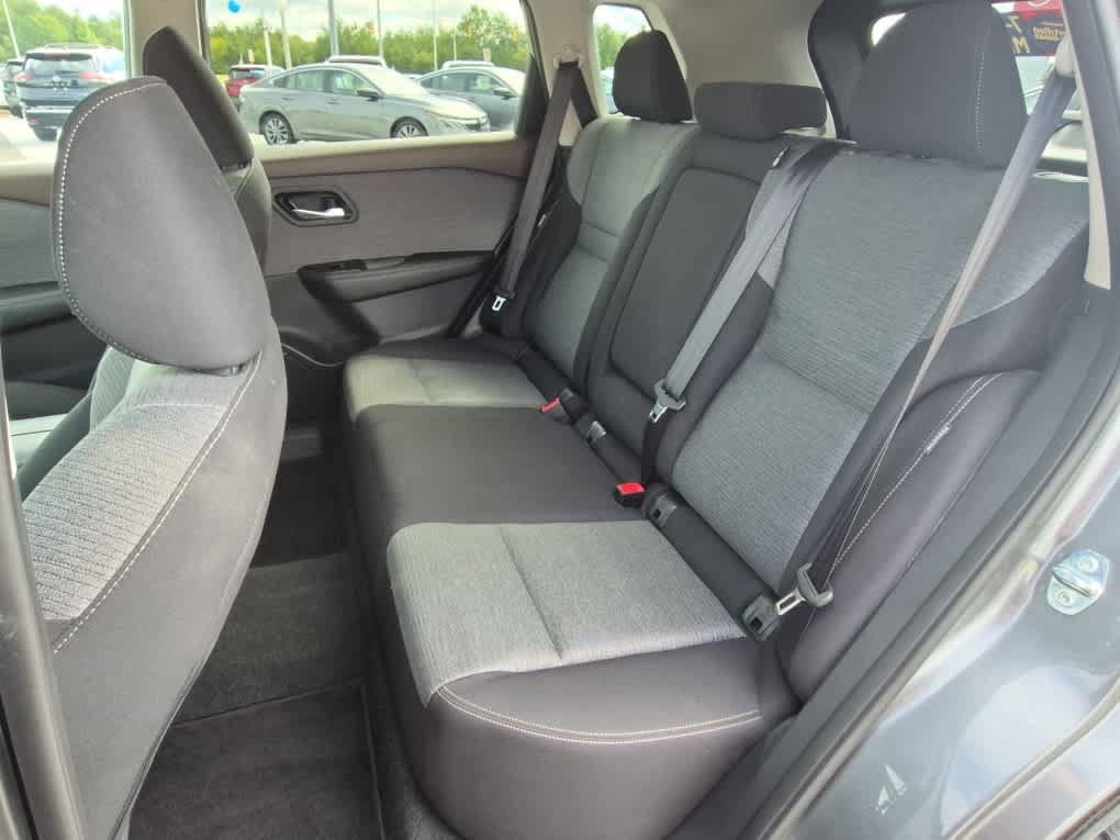 Used 2023 Nissan Rogue SV AWD/4WD image 7