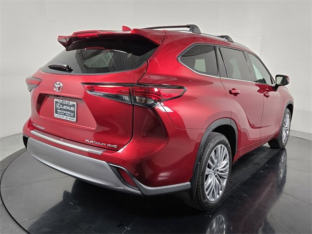 Used 2023 Toyota Highlander Platinum image 6