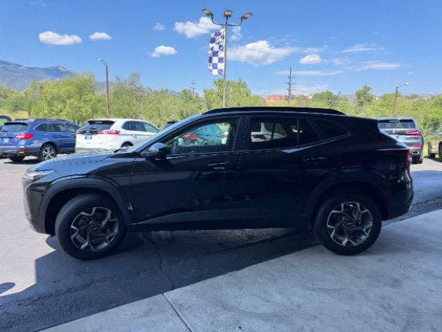 Used 2025 Chevrolet Trax LT w/ Driver Confidence Package image 4