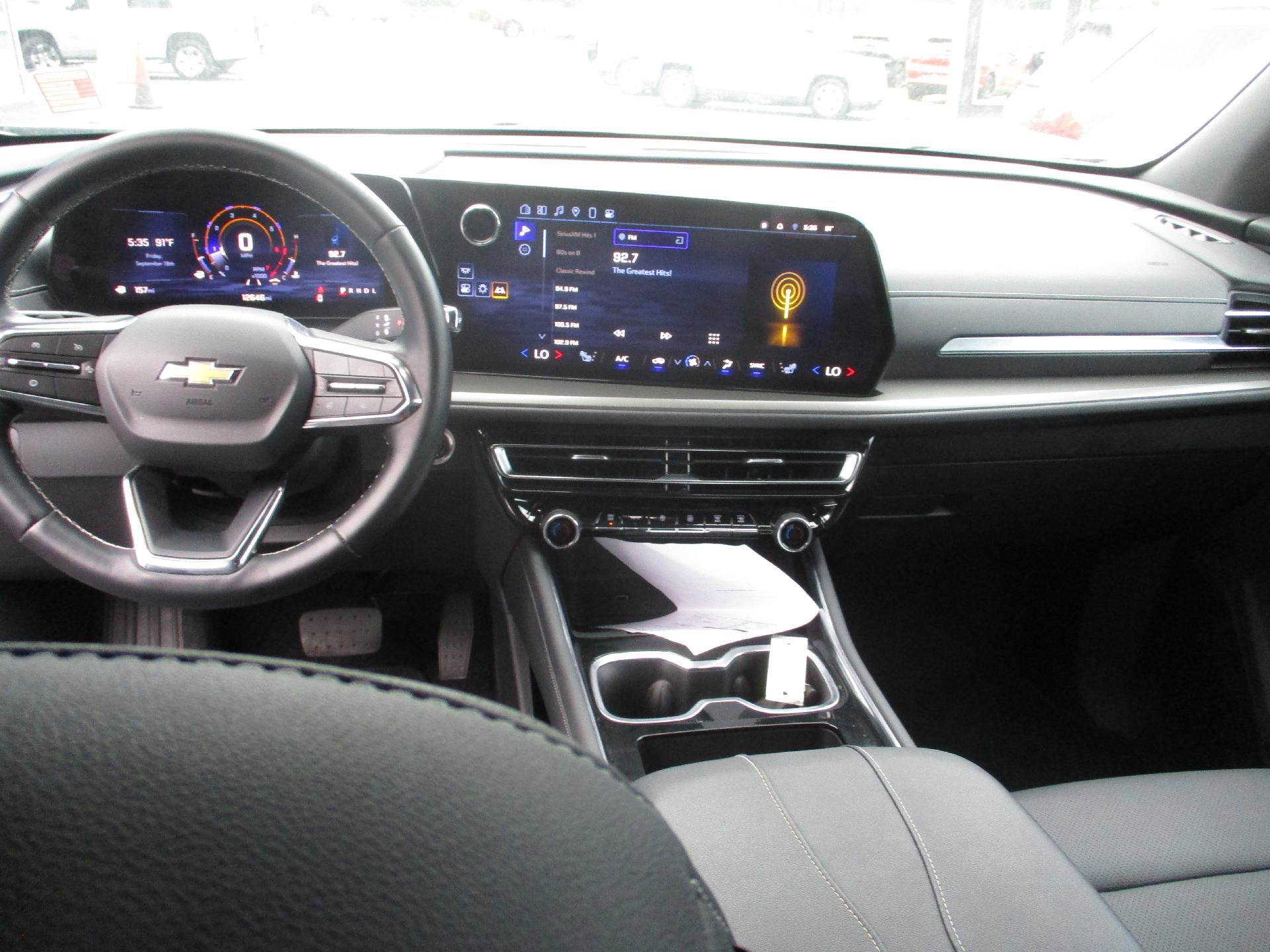 Used 2025 Chevrolet Traverse LT image 14